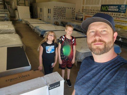 The owner, his kids and the inside of the shop.