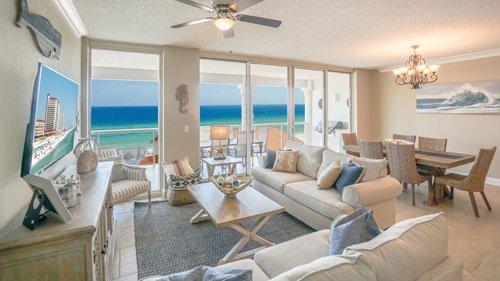 The Pensacola Beach rentals at Beach Club Resort feature 1 to 4 bedrooms, which can accommodate up to 10 guests.