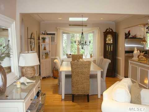 Cozy Dining Area - Malverne, NY