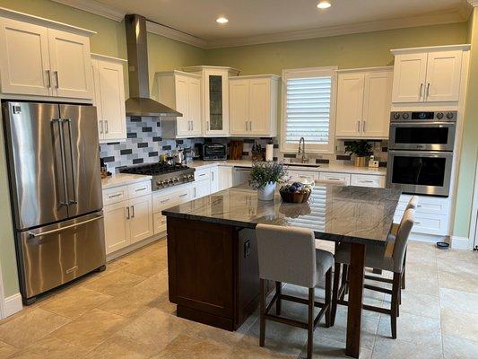 White Shaker kitchen installed by Kitchen Emporium