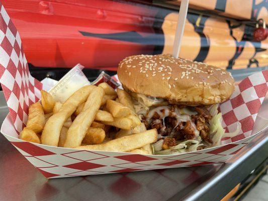 1/2 pound black angus with al pastor. Mozzarella cheese, pineapple, lettuce, tomato, onion, jalapeños, avocado and jalapeño aioli. Bomb