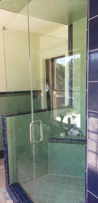 Frameless shower door