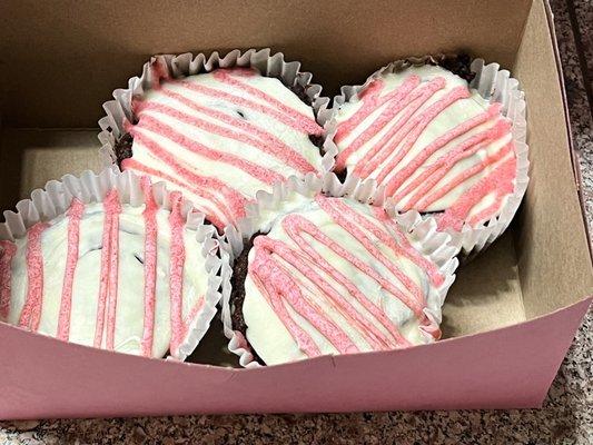 Keto peppermint cupcakes