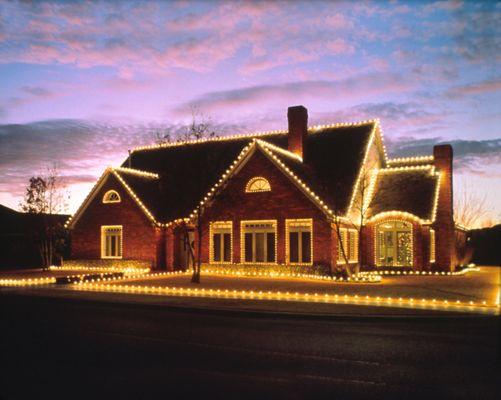 A picture perfect lighting installation from Christmas Decor by Arvidson!