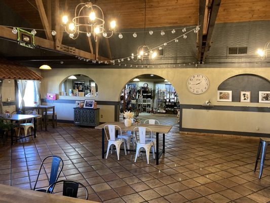 view of dining area (clock on wall displaying wrong time)