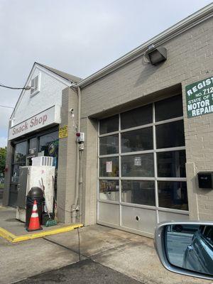 Jnk auto shop at the mobil station