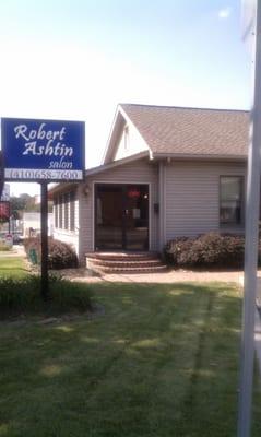 Robert Ashtin Salon