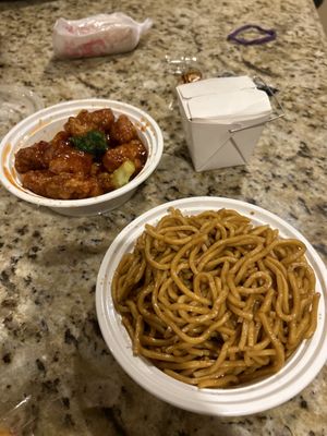 Plain low mein. General chow chicken.    Super crispy and not fatty