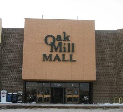 We're located in the Oak Mill Mall in Niles. Simply come in this entrance and look to your right to find our store.