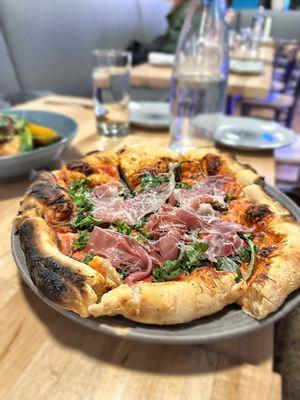 Prosciutto pizza