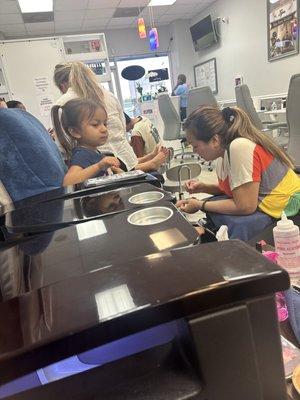 Kuulei getting her nails done