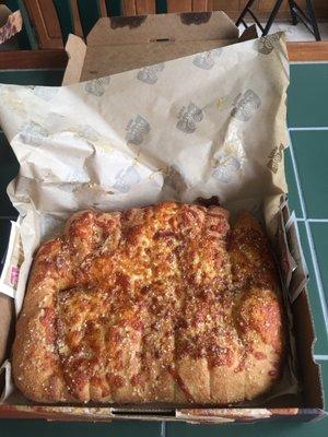 Cheesy bread(comes with marinara sauce and ranch dressing)