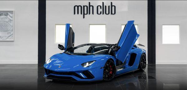 LAMBORGHINI AVENTADOR S ROADSTER FOR RENT