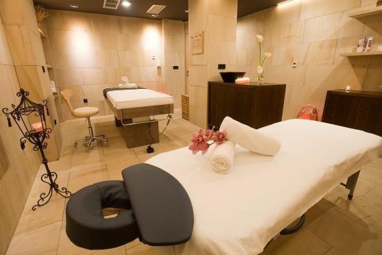 Massage technology is first-class,The environment is very warm.Asian girls are beautiful, I will come again.