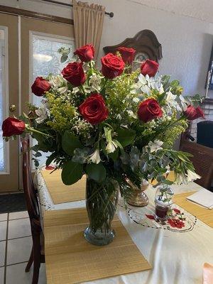 Most beautiful long stem roses arrangement. You get what you pay for