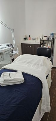 Clean facial beds