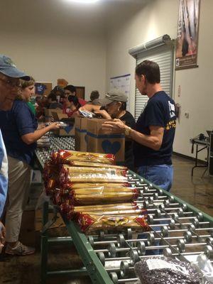 Assembling food boxes