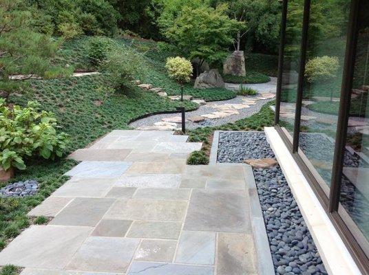 Bluestone Walkway with Mexican Beach Pebbles