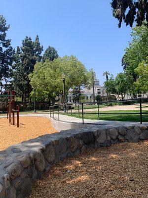 Places to sit and enjoy a picnic