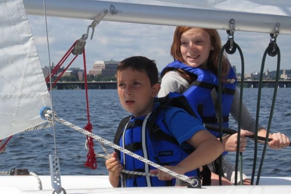 Kids learning to sail