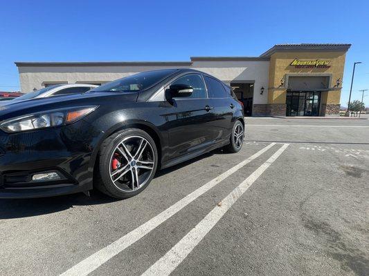 My Ford Focus ST in front of Mountain View sporting her new shoes