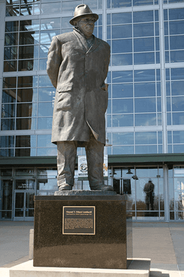 Vince Lombardi Statue