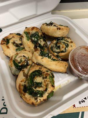 Spinach mushroom Vocelli rolls