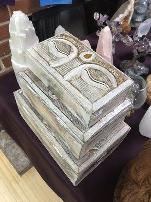 Beautiful jewelry/stone/crystal boxes