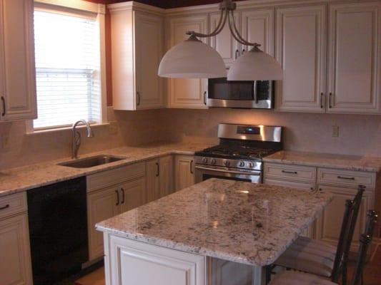 LOVED THIS KITCHEN.  custom cabinets, tile, granite, and backsplash