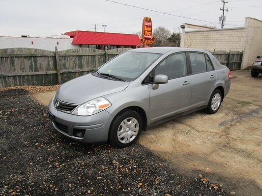 2010 Nissan versa s auto air 99k miles $4988