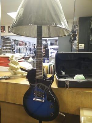 Guitar lamp, the strings turn it off and on.