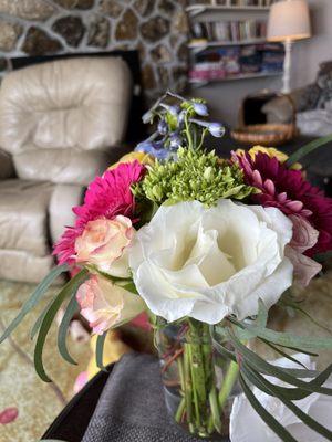 What beautiful flowers delivered in Yachats for Mother's Day! They even added periwinkle flower upon request. Great customer service!