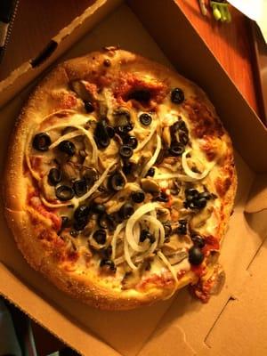 small mushroom, onion & olive pizza