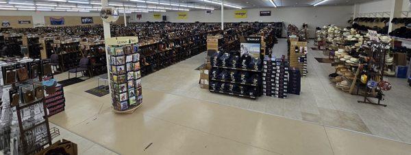 15,000sq ft of boots and western wear for the entire family!