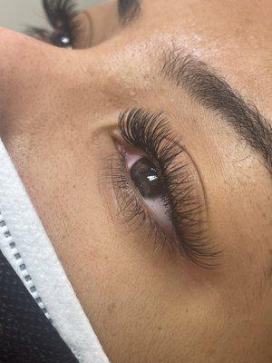 Light volume 
Add a little volume to your lashes & remain a little natural.