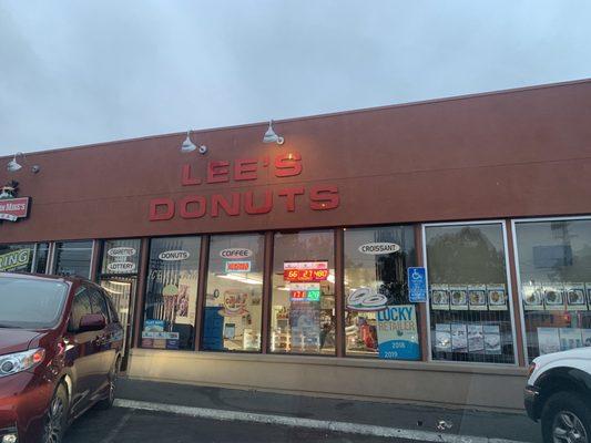 Lee's Donuts