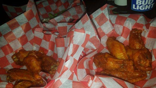 Siracha wings on the right,  garlic wings on the left