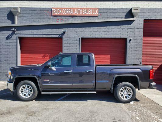 2015GMC Sierra 1500 SLE- 4-door truck