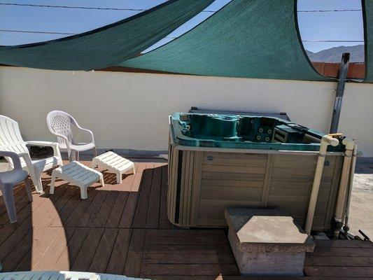 Rooftop hot mineral Jacuzzi.