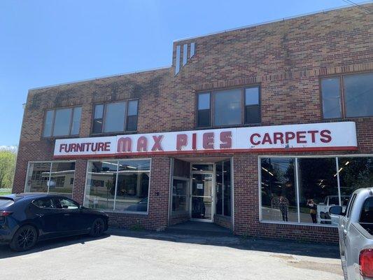 Max Pies Furniture