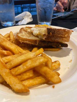 Grilled cheese with fries