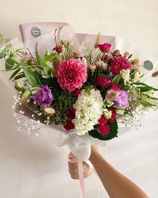 Medium size wrapped bouquet