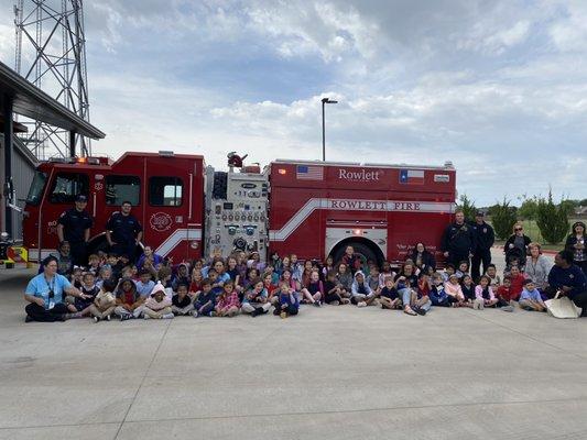 Students visiting Rowlett Fire Station