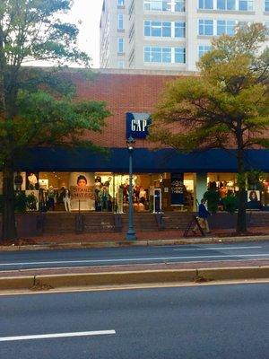 The best Gap location in the area @ Gap