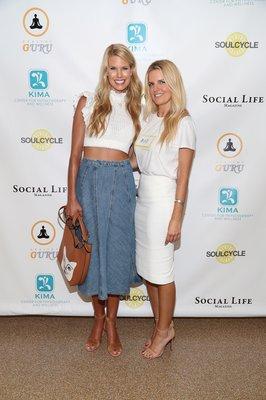 Dr Magdalena Swierczewski with the host Beth Stern at the Healthy Guru Event 2018