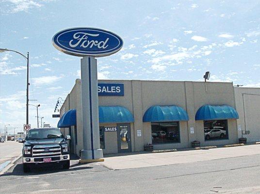 Wolf Auto Ford  dealership in Ogallala, NE