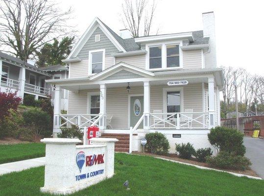 Front of RE/MAX Executive in Albemarle, NC