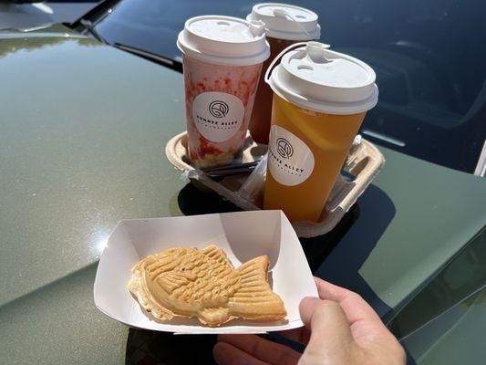 Taiyaki and drinks.