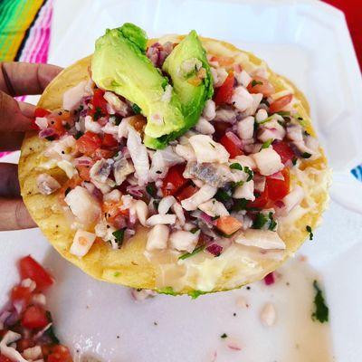 Ceviche tostada.