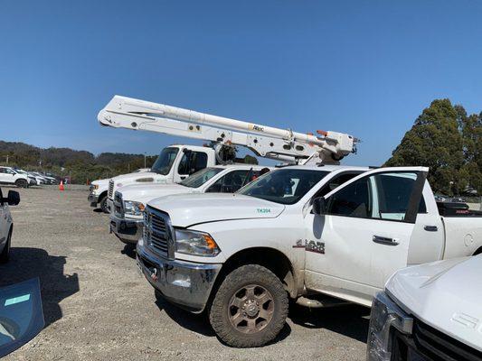 Installing a windshield for a fleet truck